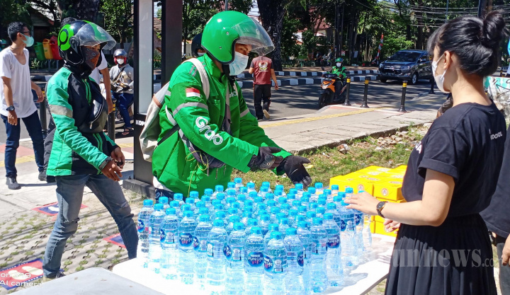 Warga Makanan Gratis di Kopi Dodol Jatipadang