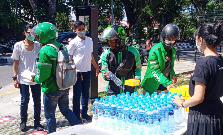 Warga Makanan Gratis di Kopi Dodol Jatipadang