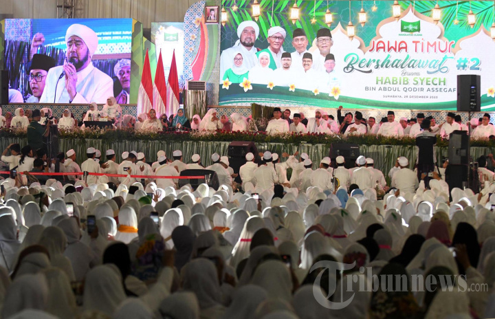 Warga Nahdliyin Jawa Timur Bersholawat #2 di JX International
