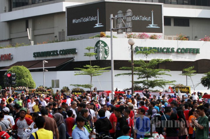Warga Padati Lokasi Ledakan Sarinah Saat CFD