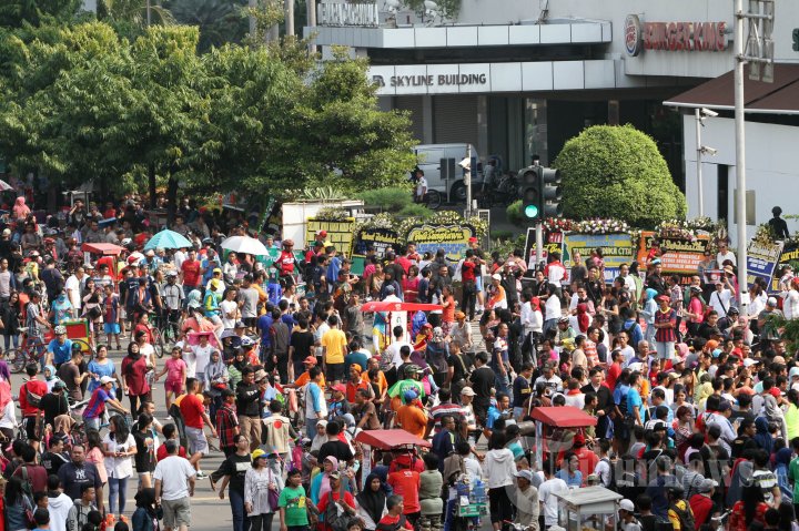 Warga Padati Lokasi Ledakan Sarinah Saat CFD