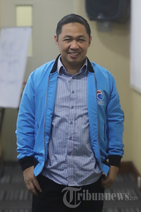 Politikus sekaligus Ketua Umum Partai Gelombang Rakyat (GELORA) Indonesia Anis Matta saat berpose didepan kamera usai wawancara khusus dengan tim tribunnews di kawasan Kemang, Jakarta Selatan, Senin (11/11/2019). Anis Matta menjelaskan mengenai awal mula berdirinya partai Gelora Indonesia. 