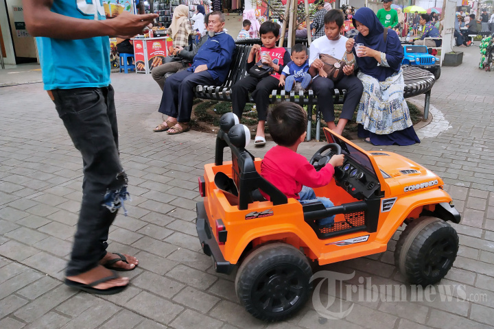 Wisata di Area Pedestrian Alun-alun Kota Bandung
