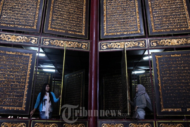Wisata Religi Al Quran Raksasa Palembang