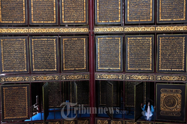 Wisata Religi Al Quran Raksasa Palembang