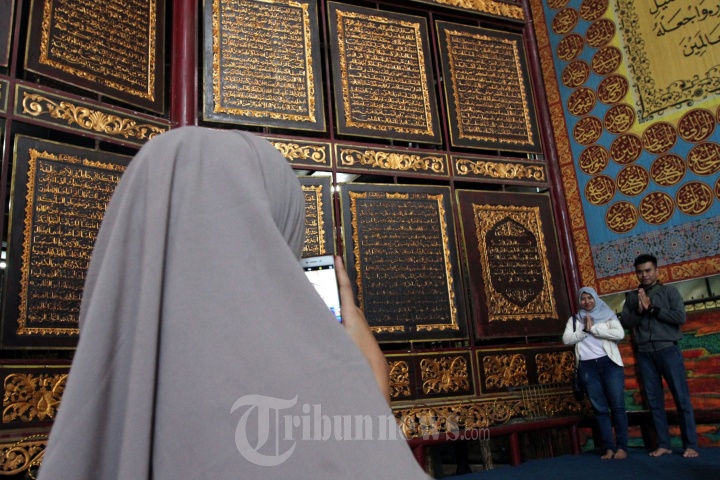 Wisata Religi Al Quran Raksasa Palembang