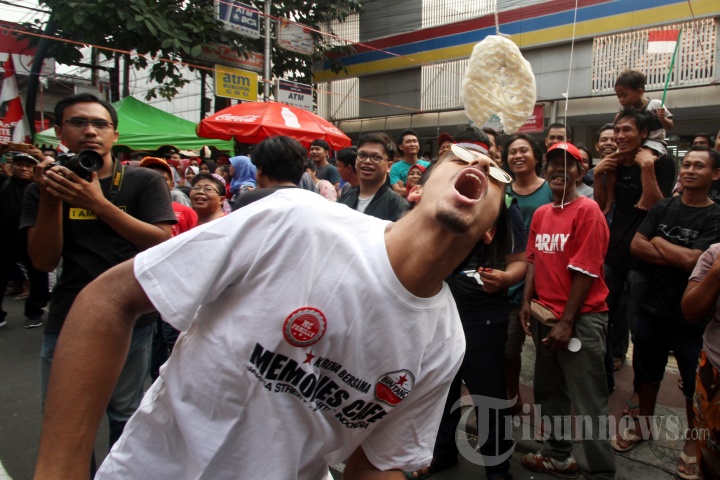WNA Ikut Perlombaan Meriahkan HUT RI