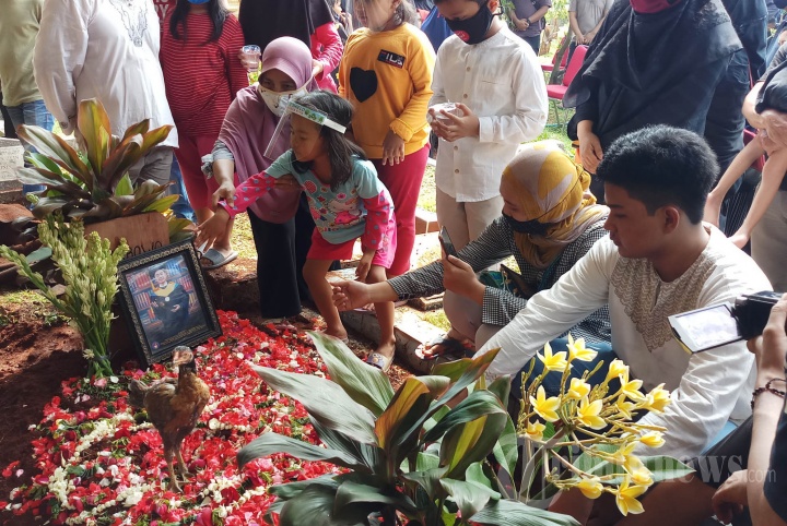 Yodi Prabowo Dimakamkan di Ciputat