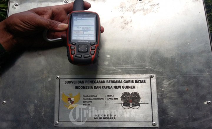 Yonif 406/CK Pasang Patok Perbatasan RI-PNG