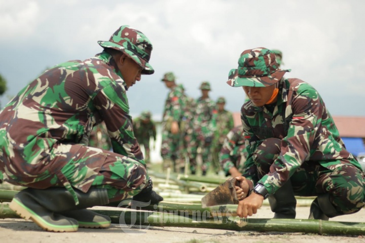 Yonif Para Raider 431/SSP Dirikan Tenda Sekolah Darurat Sigi