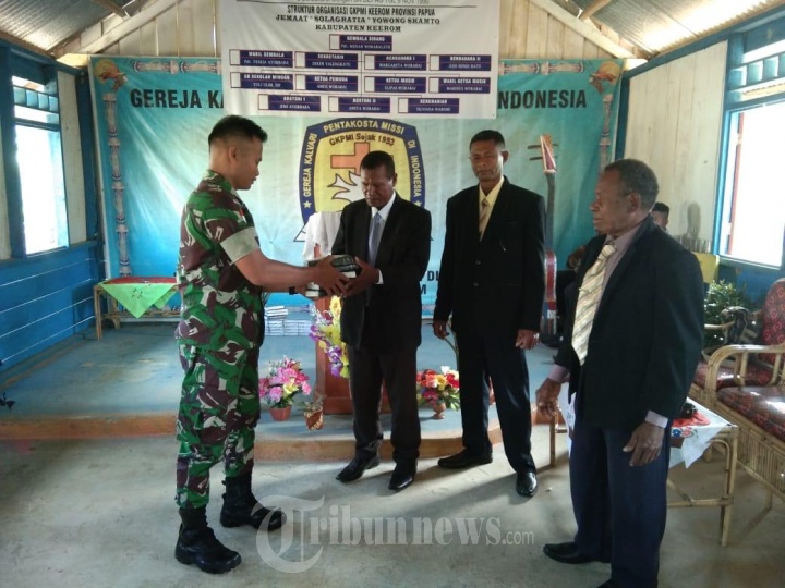 Yonif PR 328/DGH Sumbang Alkitab