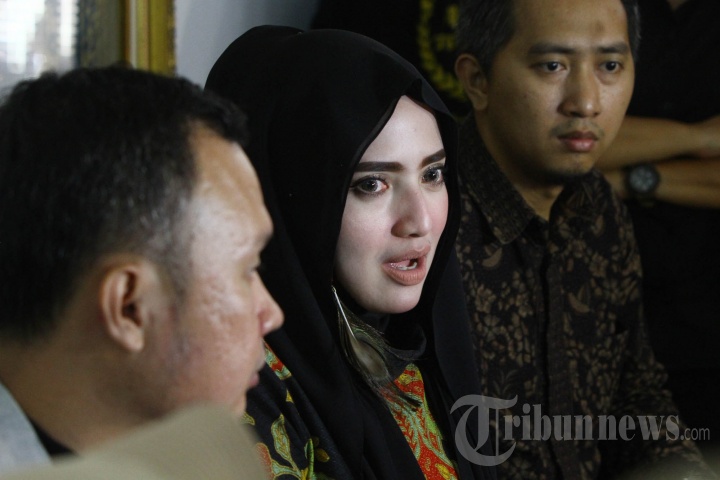Yuliast Mochamad Bantah Jadi Istri Ketiga Opick
