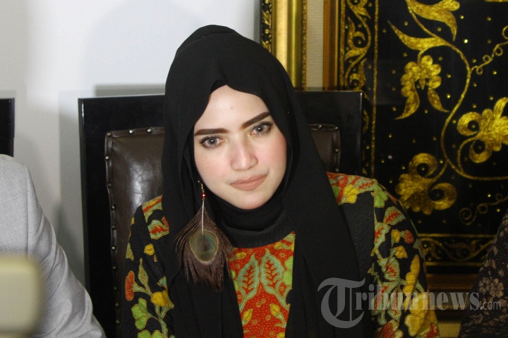 Yuliast Mochamad Bantah Jadi Istri Ketiga Opick