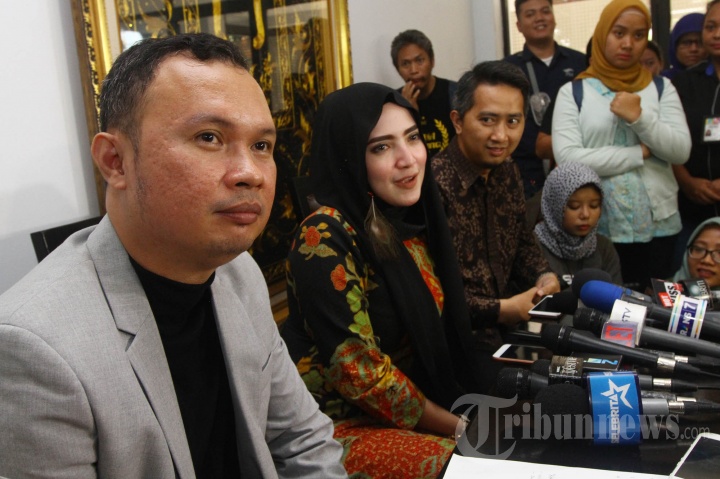 Yuliast Mochamad Bantah Jadi Istri Ketiga Opick