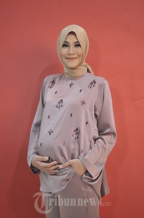 Zaskia Adya Mecca Merancang Busana Bia For Work