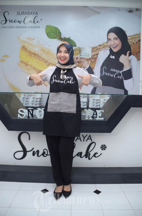 Zaskia Sungkar Buka Toko Surabaya Snow Cake
