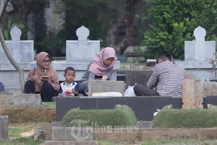 Ziarah Kubur Saat Lebaran Hari Kedua