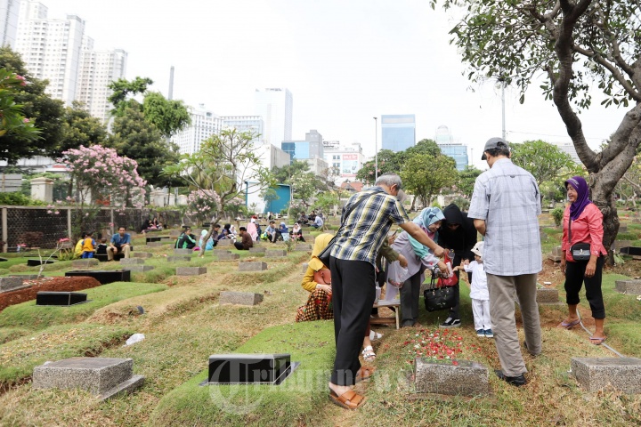 Ziarah Kubur Saat Lebaran Hari Kedua