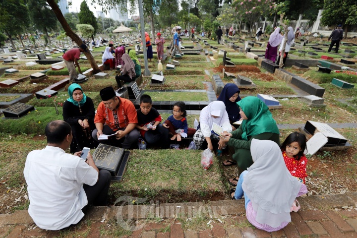 Ziarah Kubur Saat Lebaran Hari Kedua