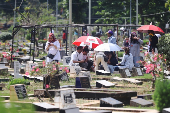 Ziarah Kubur Saat Lebaran Hari Kedua