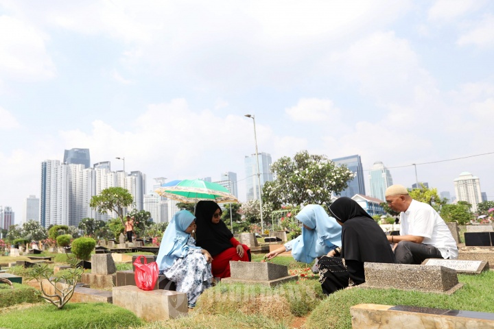 Ziarah Kubur Saat Lebaran Hari Kedua