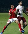 M Ridwan Berusaha Lewati Bek Lawan