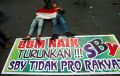 Mahasiswa Demo Tidur di Jalan Raya