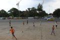 Berbahaya Main Bola dipinggir Jalan
