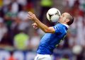 Giorgio Chiellini Menahan bola 