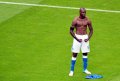 Mario Balotelli Buka Baju 