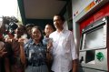 Jokowi Serahkan Kartu Jakarta Pintar