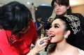 Gisel dan Gading Fitting Baju Pengantin
