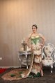 Gisel dan Gading Fitting Baju Pengantin