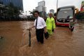 Menkominfo Terjebak Banjir