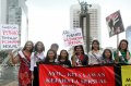 Aksi Damai Finalis Puteri Indonesia 2012-2013