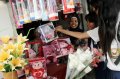 Penjual Bunga dan Boneka Hari Kasih Sayang