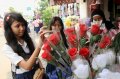Penjual Bunga dan Boneka Hari Kasih Sayang