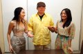 Gisel dan Kiki saat diramal oleh Suhu Naga