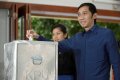 Ibas dan Aliya Berikan Suara Pilkada Jabar
