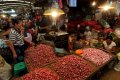 Pedagang Bawang di Pasar Induk Kramat Jati