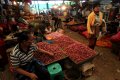Pedagang Bawang di Pasar Induk Kramat Jati