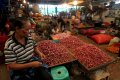 Pedagang Bawang di Pasar Induk Kramat Jati