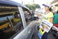 SPG Promosi Berita Kota Super Ball di Cengkareng