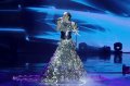 Syahrini Bergaun Seberat 30 Kg di SCTV Music Awards