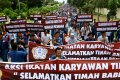 Ribuan Karyawan PT Timah Demo