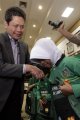 Abdul Wahab Bangkona Serahkan Paket Bantuan Sekolah