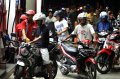 Antre BBM di SPBU Palembang