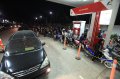 Antre BBM di SPBU Palembang