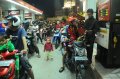 Antre BBM di SPBU Palembang