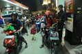 Antre BBM di SPBU Palembang